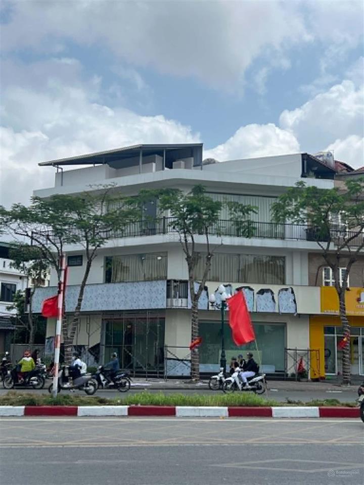 Lô góc đẹp tuyến đường hồ sen, trục kết nối giao thông thành phố