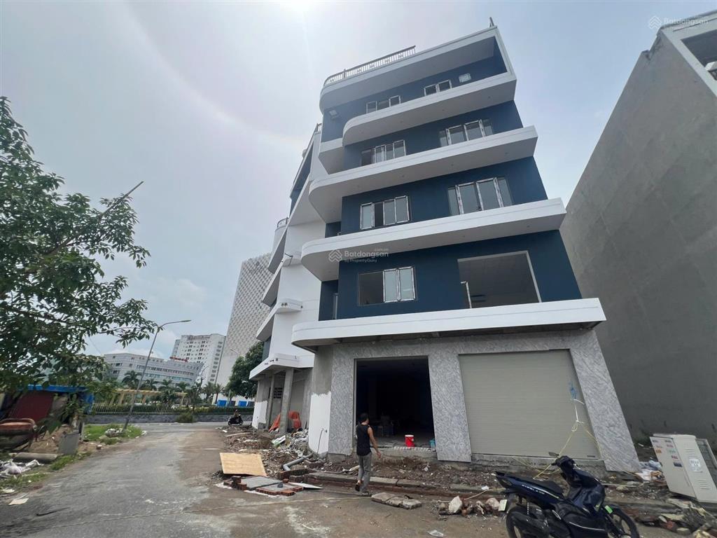 Cho thuê nhà tòa nhà lô góc, vị trí gần aeon, phù hợp trụ sở cty, không gian thoáng chuyên nghiệp
