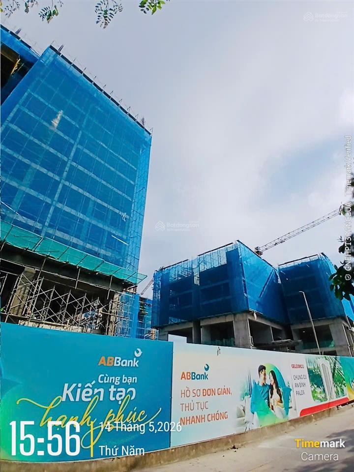 Bán căn 2pn 2wc 67m2 giá 5,3 tỷ tầng trung view nội khu cực đẹp. full nội thất liền tường cao cấp.
