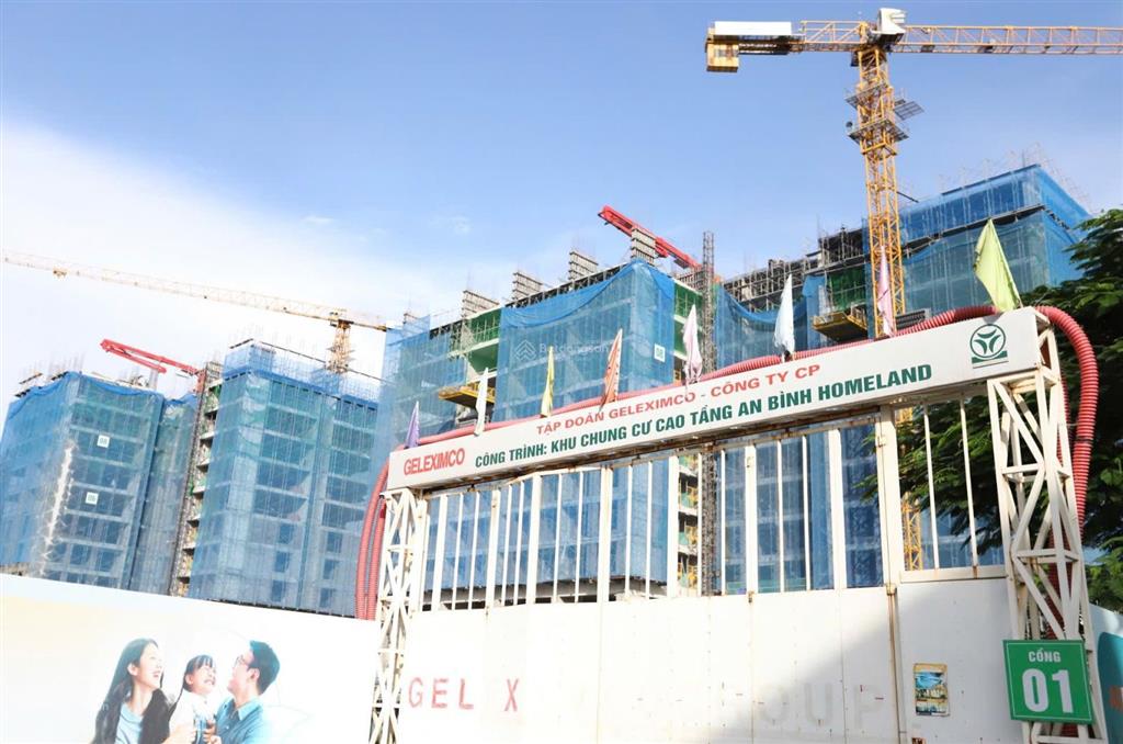 Bán căn 2pn 2wc 67m2 giá 5,3 tỷ tầng trung view nội khu cực đẹp. full nội thất liền tường cao cấp.