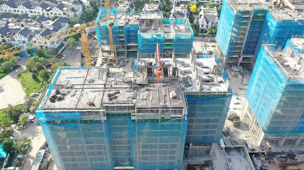Bán căn 2pn 2wc 67m2 giá 5,3 tỷ tầng trung view nội khu cực đẹp. full nội thất liền tường cao cấp.
