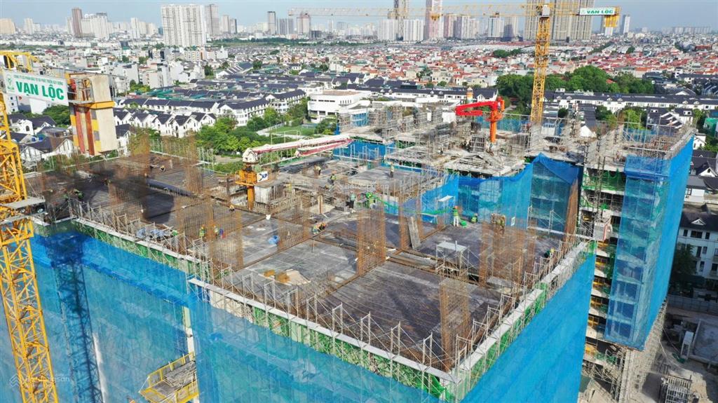 Bán căn 2pn 2wc 67m2 giá 5,3 tỷ tầng trung view nội khu cực đẹp. full nội thất liền tường cao cấp.