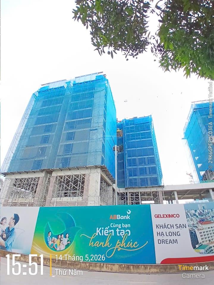 Bán căn 2pn 2wc 67m2 giá 5,3 tỷ tầng trung view nội khu cực đẹp. full nội thất liền tường cao cấp.