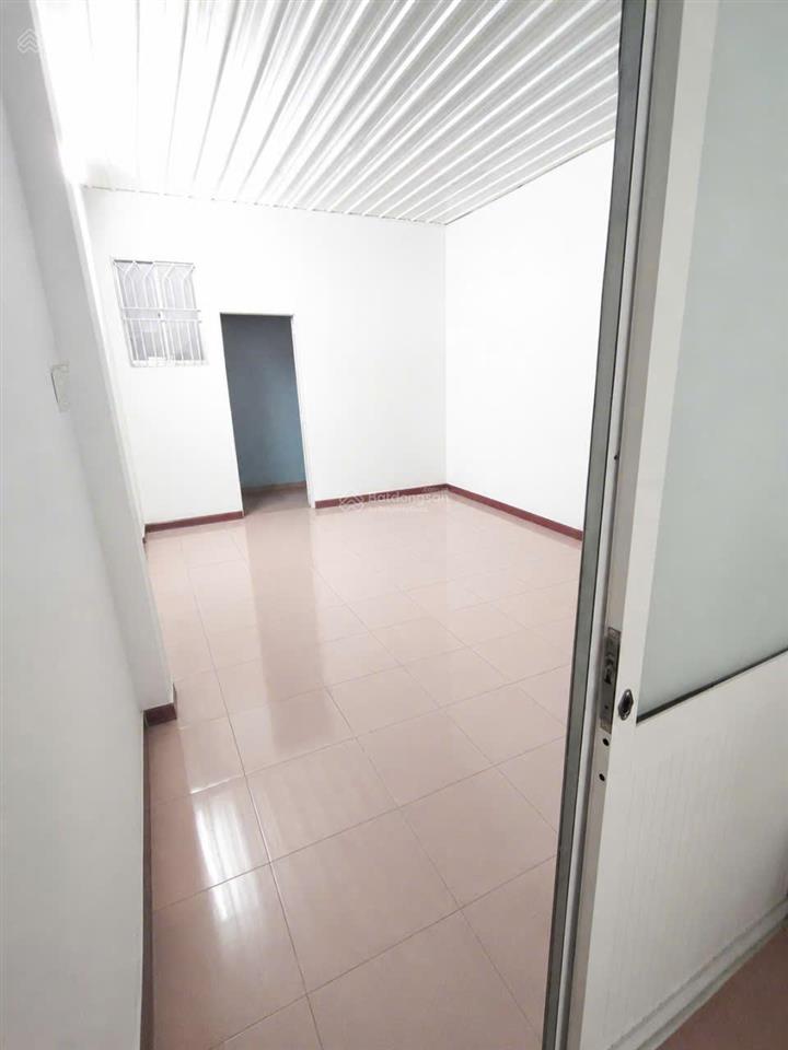 Cho thuê lầu 1 gồm 2 phòng rộng trường chinh, tân bình