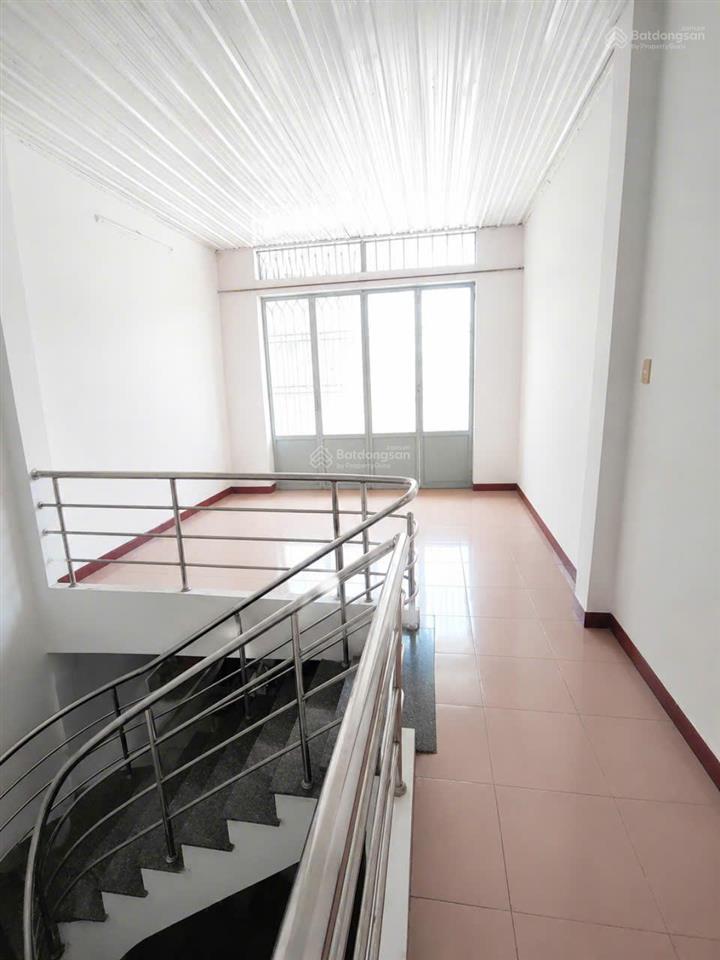 Cho thuê lầu 1 gồm 2 phòng rộng trường chinh, tân bình