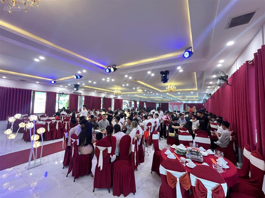 Sang nhượng/cho thuê mặt bằng nhà hàng hơn 1.000m2 sát kcn tân bình, bàu bàng