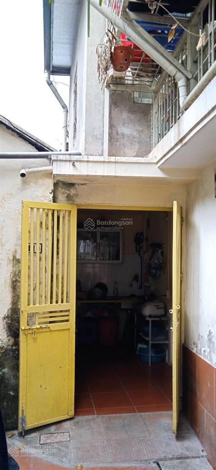 Cho thuê nhà tập thể tầng 1 c8