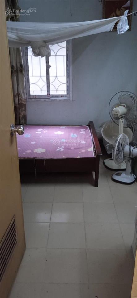 Cho thuê nhà tập thể tầng 1 c8