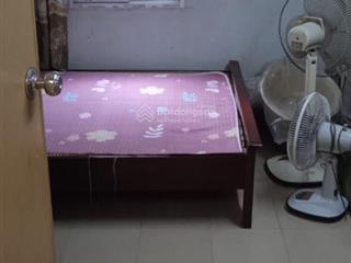 Cho thuê nhà tập thể tầng 1 c8