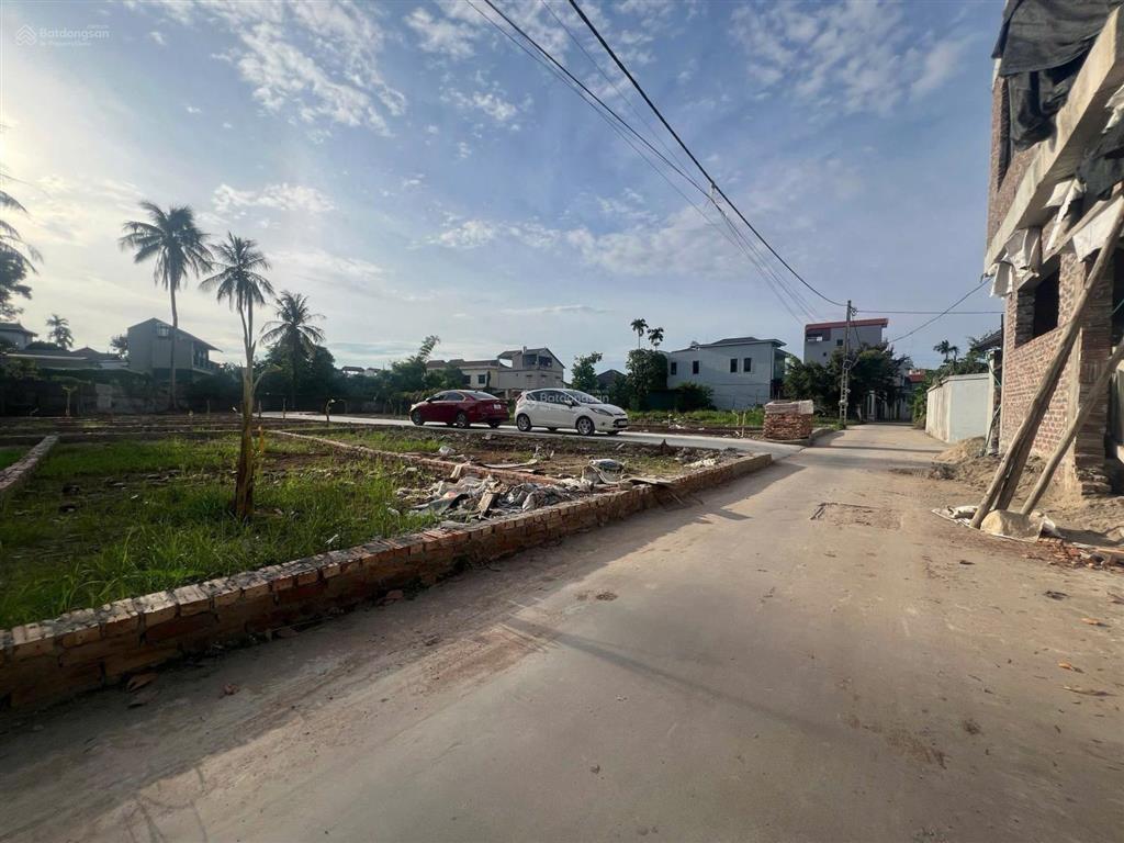 50,3m2 2,25tỷ, ô tô đỗ cửa, trung tâm thị trấn kim bài