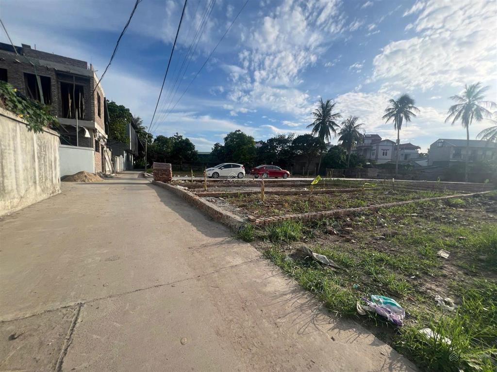50,3m2 2,25tỷ, ô tô đỗ cửa, trung tâm thị trấn kim bài