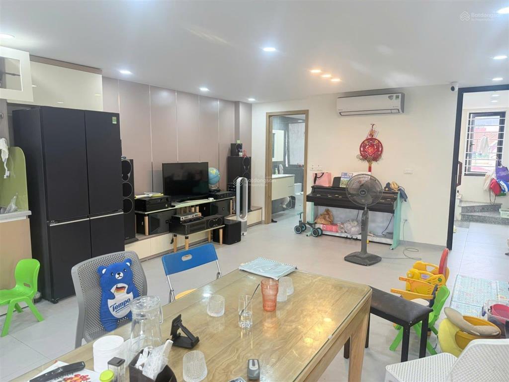 Phân lô hoàng cầu thông sang trần quang diệu, đống đa nhà 60m2 có gara ôtô đường vào vỉa hè ô tô đỗ