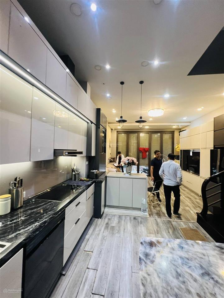 Trung kính lớn, cầu giấy nhà 50m2 mặt tiền 5 mét ô tô 7 chỗ ra vào, giá hời khu này rồi