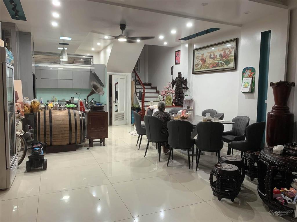 Bán nhà thái hà gần rạp phim quốc gia diện tích 65m2 lô góc 2 mặt tiền vỉa hè 1m ô tô tránh đỗ