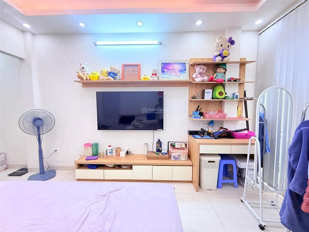 Bán nhà cầu giấy dt 58m2 ô tô đỗ cửa phân lô trường học ngõ 22 hạ yên quyết vừa ở vừa kinh doanh