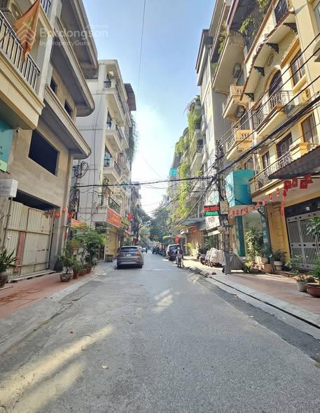 Bán nhà dt 70m2 mt 6m nguyên hồng  huỳnh thúc kháng đường nội khu vỉa hè 2 bên ô tô đỗ ngày đêm