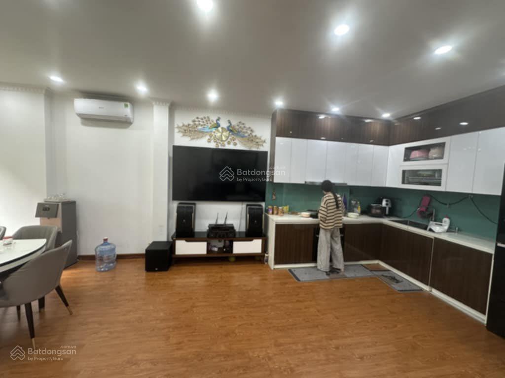 Hộ khẩu hoàng cầu, đống đa bán nhà diện tích sử dụng 65m2 mặt tiền 5m ô tô vào nhà cách phố 25m