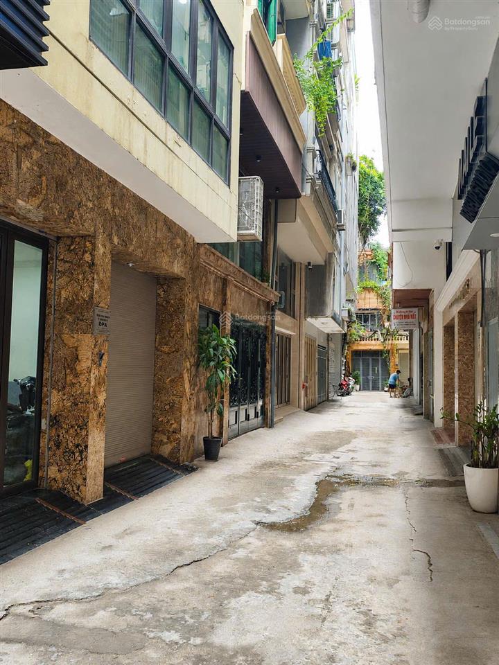 Hộ khẩu hoàng cầu, đống đa bán nhà diện tích sử dụng 65m2 mặt tiền 5m ô tô vào nhà cách phố 25m