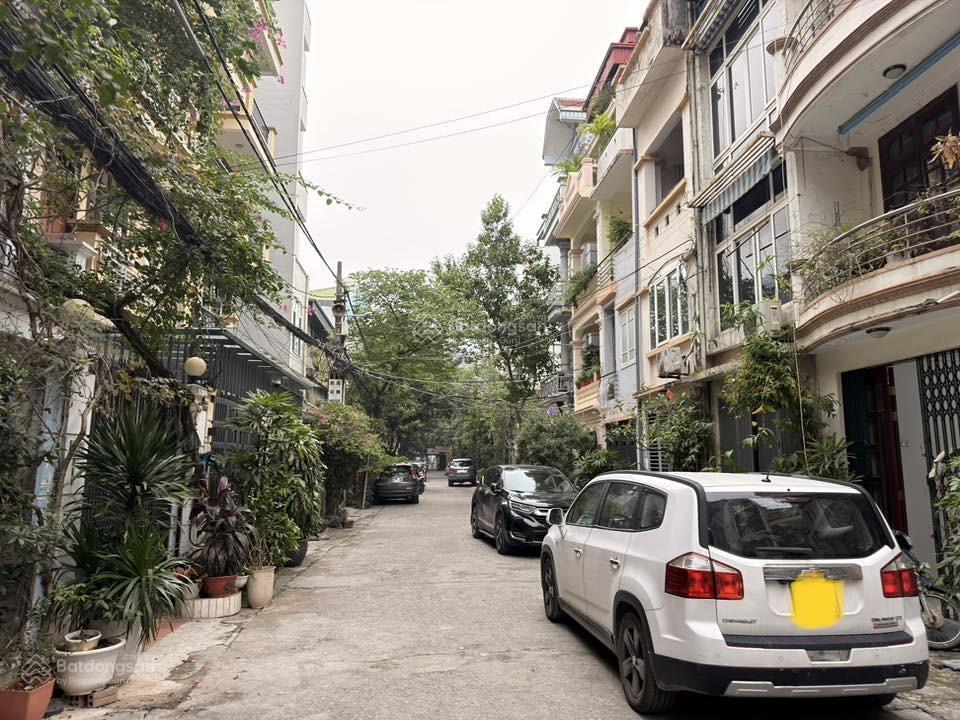 Nguyên hồng  đống đa giao ba đình diện tích 80m2 mặt tiền trên 6m vỉa hè ô tô đỗ ngày đêm