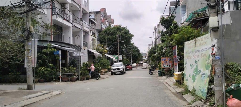 Ngay lê cơ, kdc nam hùng vương  nhà 3 tầng, ngang 4.5x18m, đường nhựa 12m, có lề 3m, chỉ 8 tỷ x