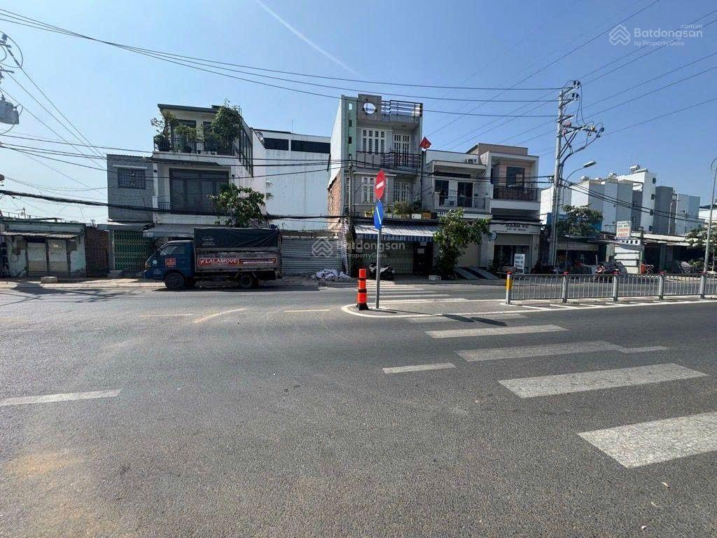 B140  đất hiếm, gấp bán  mặt tiền kd sầm uất, sát aeon tên lửa, ngang khủng 6x15m, chỉ 9 tỷ hơn