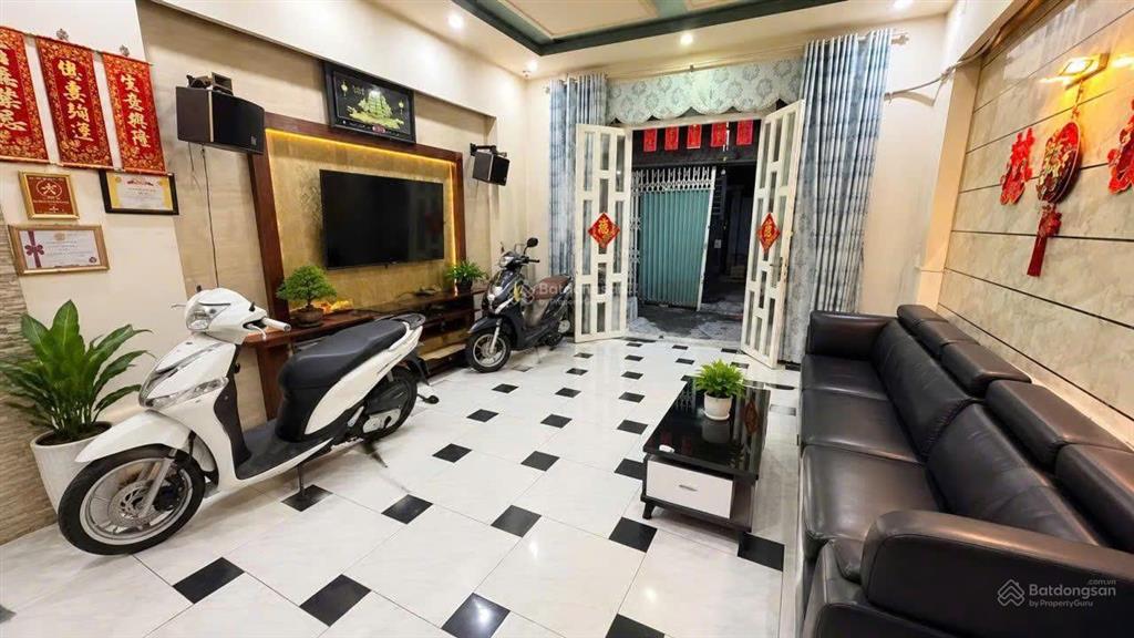 B160  bình trị đông, gần khu tên lửa, nhà 4 tầng, ngang 5x16m, hẻm xe hơi, chỉ 8 tỷ 2