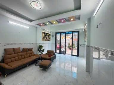 Giáp quận 6  khu phân lô dân trí, nhà đẹp 5 tầng, ngang 4.5x18m, đường xe tải 8m, chỉ 8 tỷ hơn
