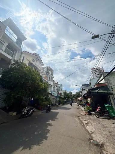 Ngay khu dân cư tên lửa  mt kinh doanh, đường 10m, nhà 3 tầng, 4x20m, chỉ 8 tỷ hơn [c008]