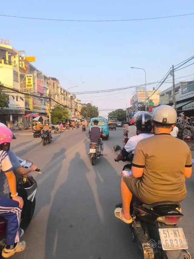 Liên khu 4  5, mt kinh doanh sầm uất, ngang 5.5x24m, 2 tầng, chỉ 9 tỷ x