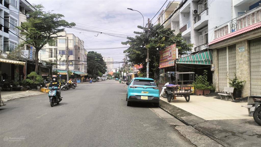 Mặt tiền kinh doanh sầm uất ngay chợ bà hom, ngang 4.5 x 2om, 4 tầng  đường nhựa 12m, lề 5m, chỉ