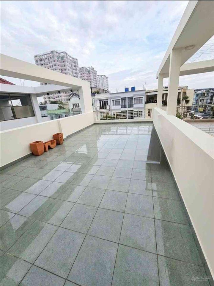 Mặt tiền kinh doanh sầm uất ngay chợ bà hom, ngang 4.5 x 2om, 4 tầng  đường nhựa 12m, lề 5m, chỉ