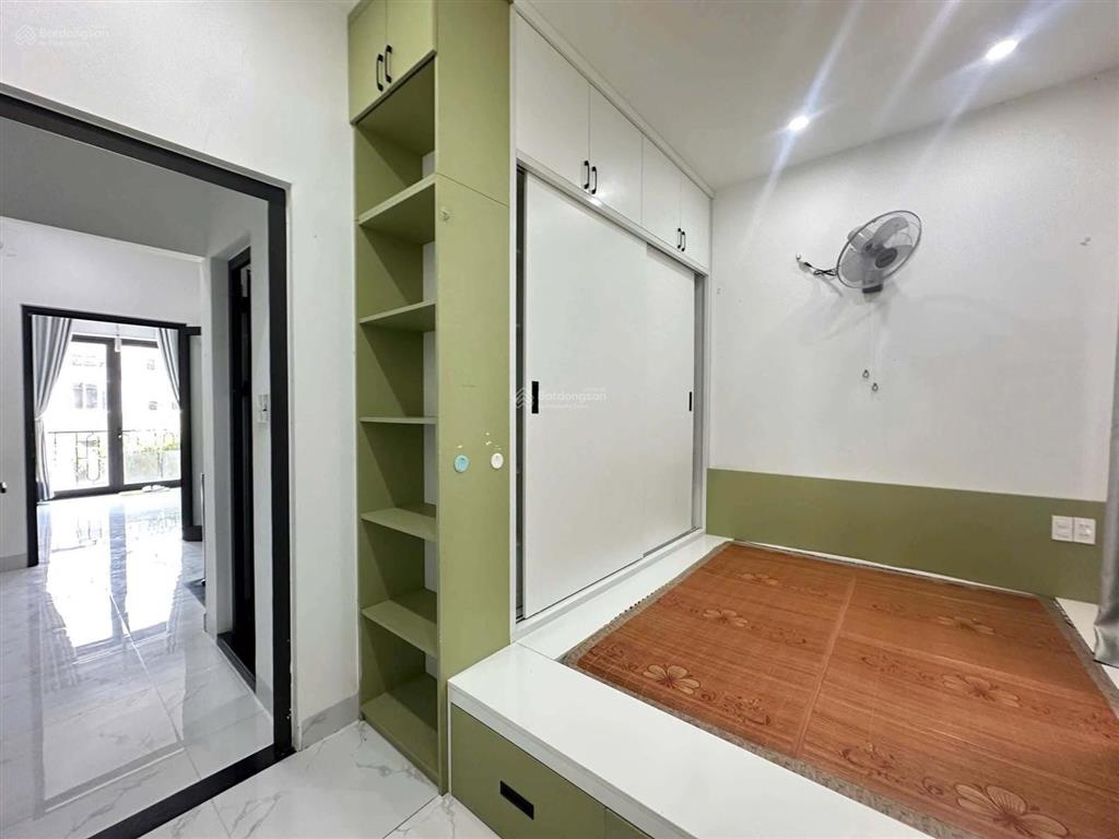 Nhà 2 tầng hoàn thiện royal park khu b