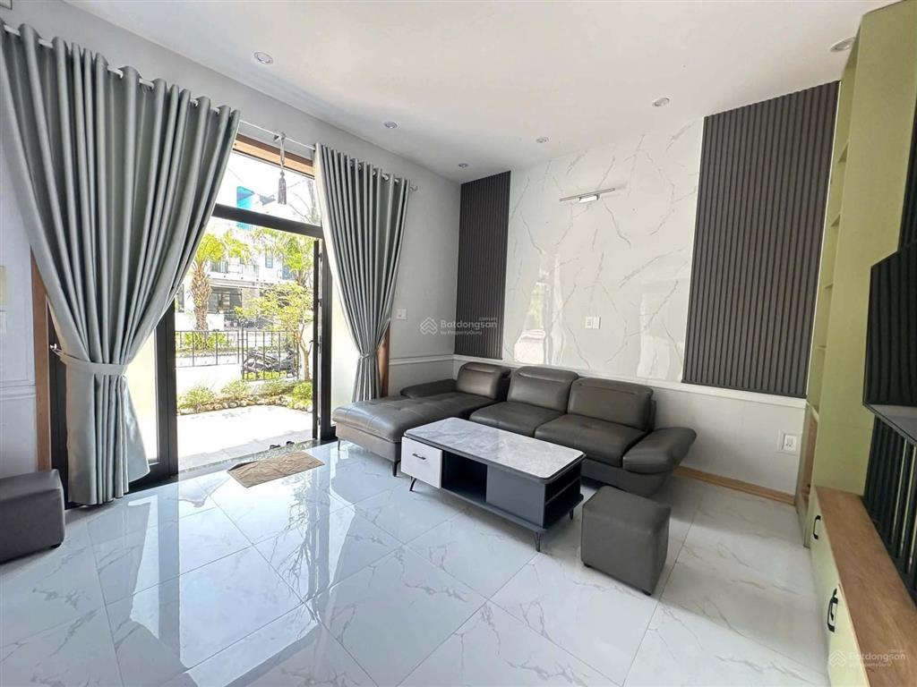 Nhà 2 tầng hoàn thiện royal park khu b