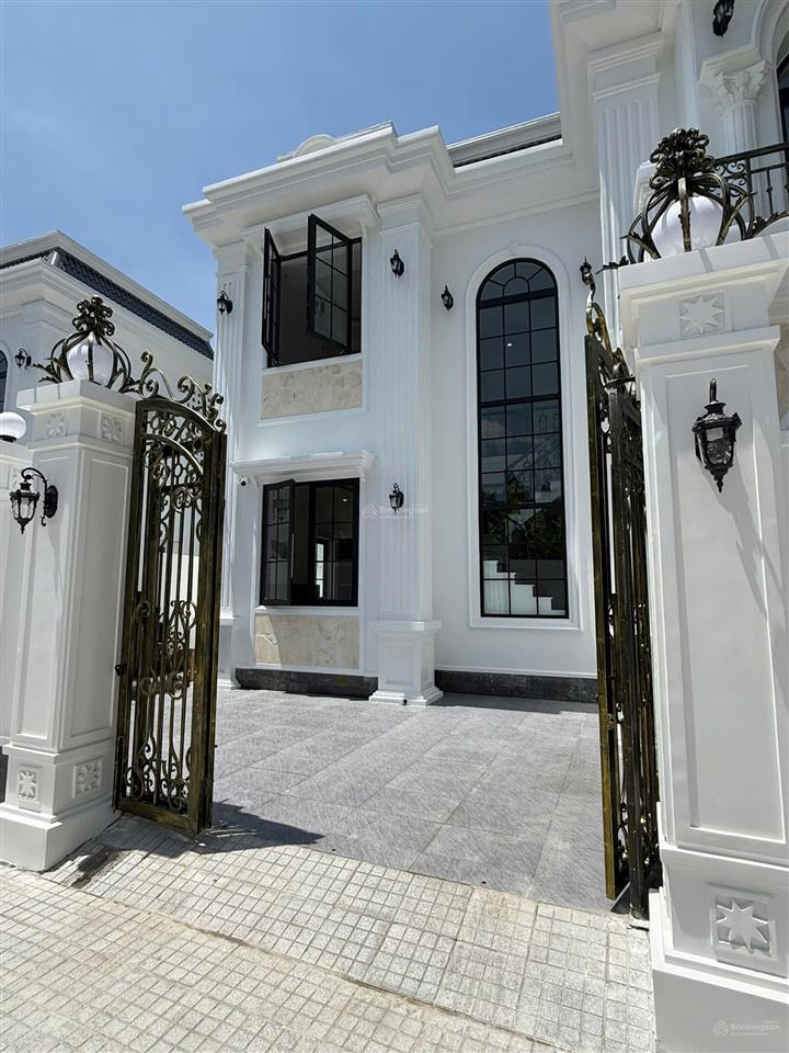 Villa tân cổ điển sân vườn thuỷ xuân, tp huế