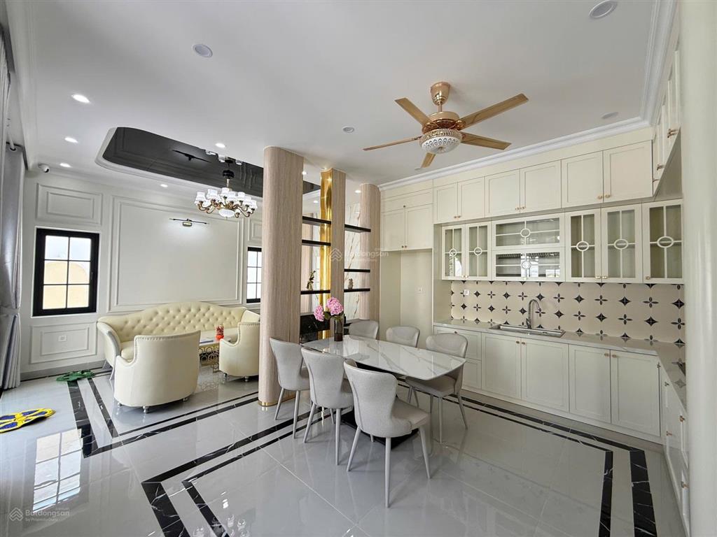 Villa tân cổ điển sân vườn thuỷ xuân, tp huế