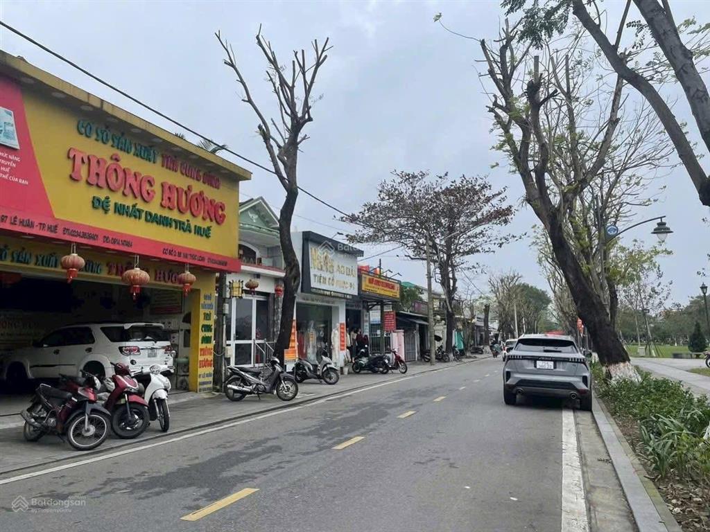 Nhà 2 tầng mặt tiền lê huân view trực diện đại nội huế