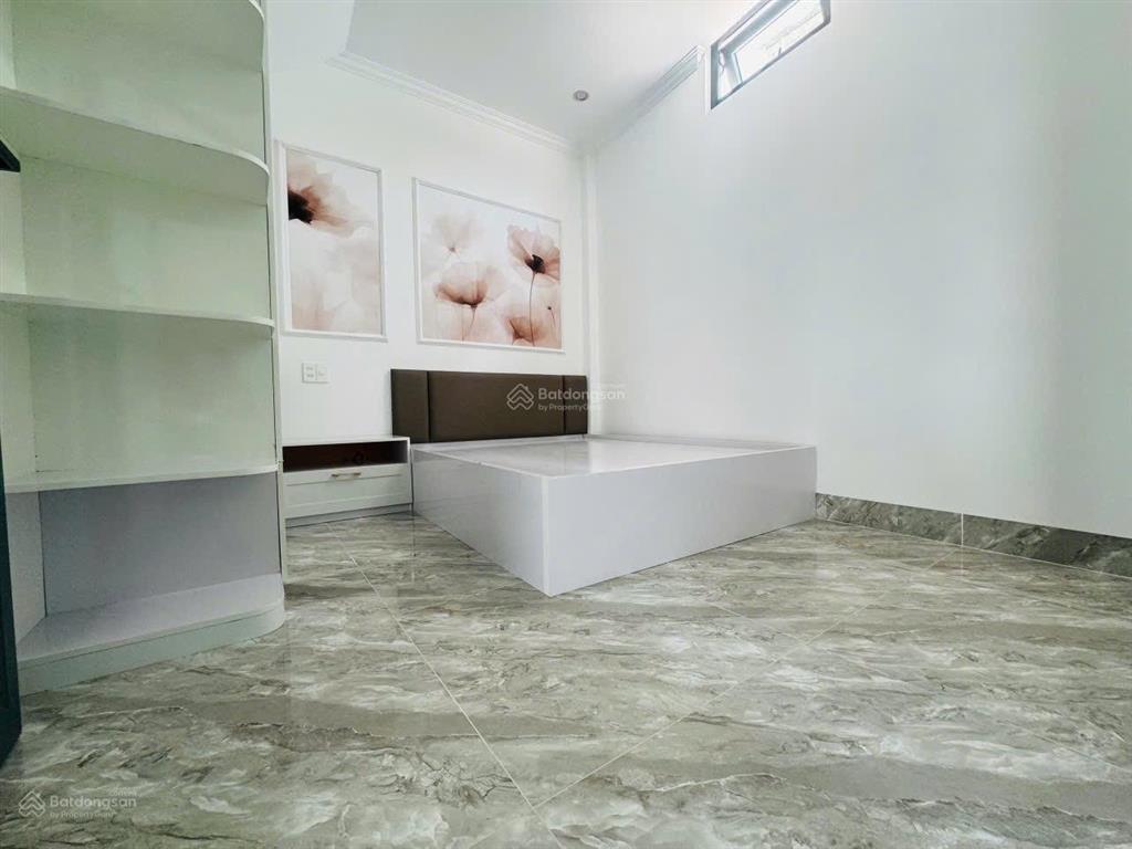Nhà 2 tầng full nội thất thuỷ vân view royal kiệt oto lê đức anh