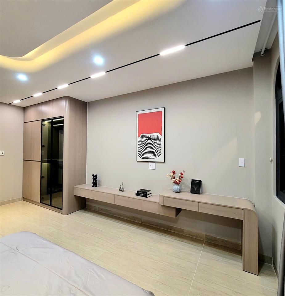 Bán nhà trệt + lửng + 3 lầu có thang máy đường 8m