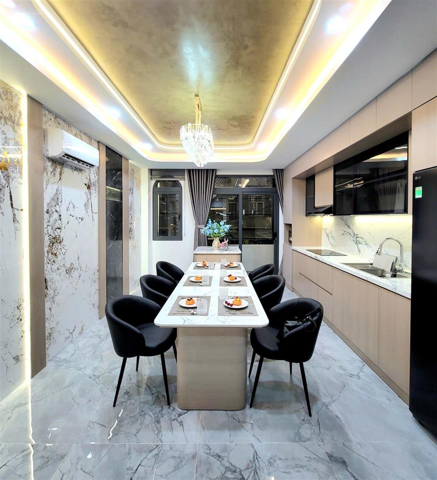 Bán nhà trệt + lửng + 3 lầu có thang máy đường 8m