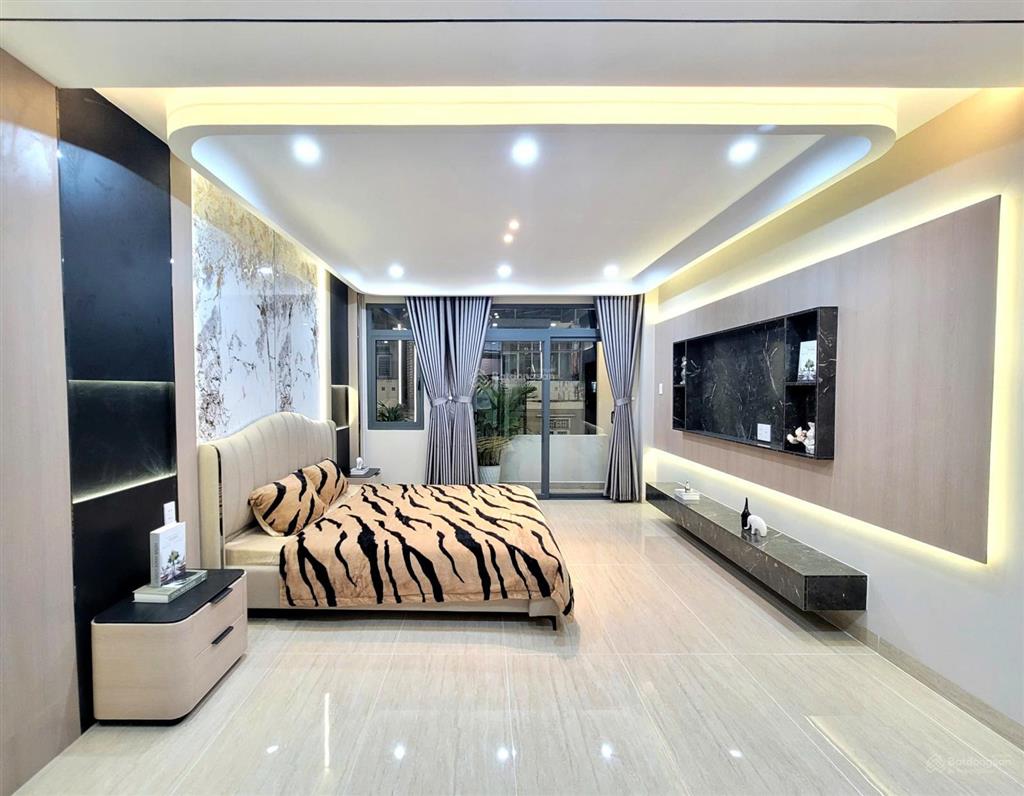 Bán nhà trệt + lửng + 3 lầu có thang máy đường 8m