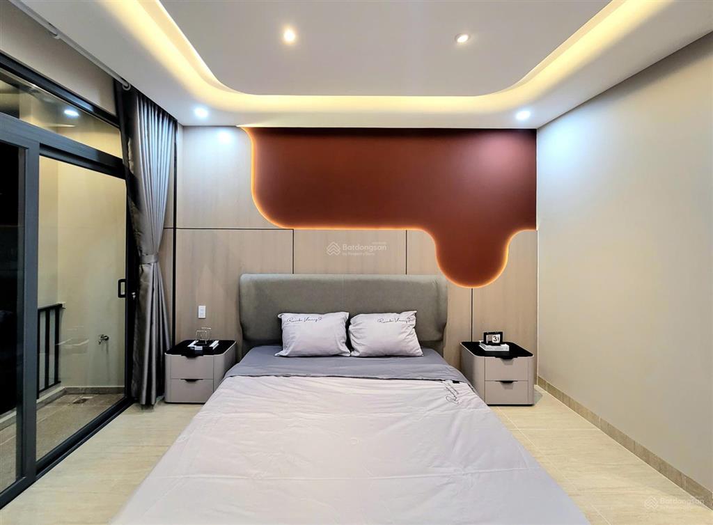 Bán nhà trệt + lửng + 3 lầu có thang máy đường 8m