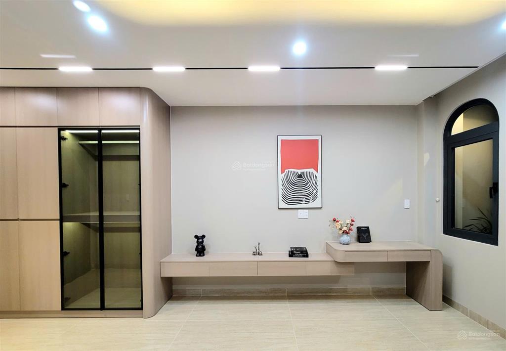 Bán nhà trệt + lửng + 3 lầu có thang máy đường 8m