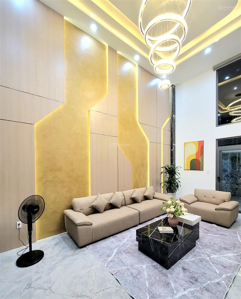 Bán nhà trệt + lửng + 3 lầu có thang máy đường 8m