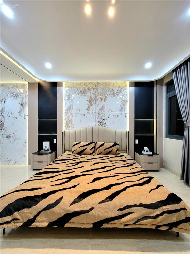 Bán nhà trệt + lửng + 3 lầu có thang máy đường 8m