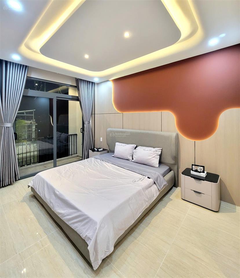 Bán nhà trệt + lửng + 3 lầu có thang máy đường 8m