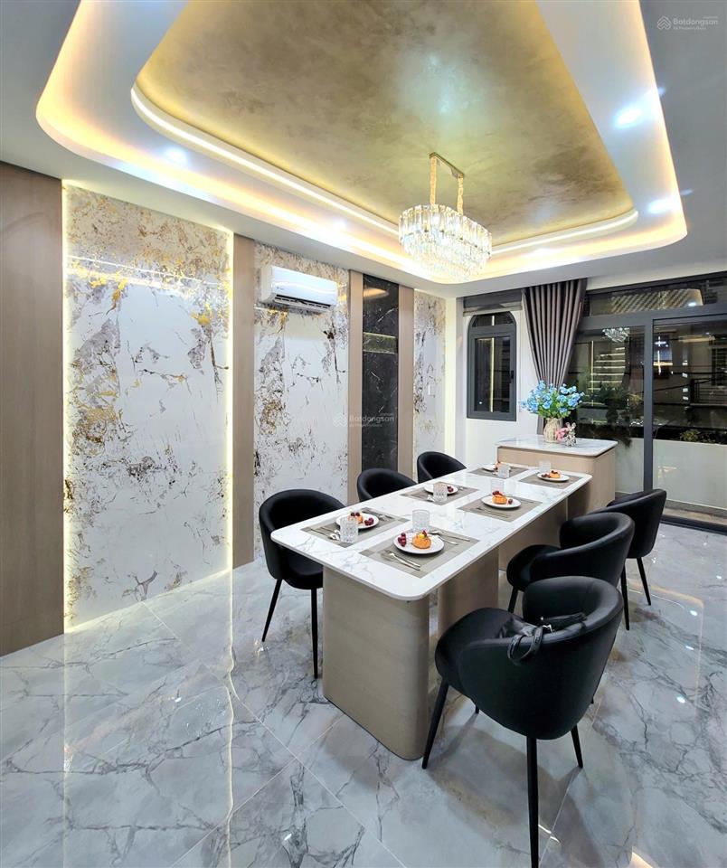 Bán nhà trệt + lửng + 3 lầu có thang máy đường 8m
