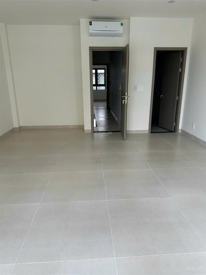Nhà mới nguyên căn 5x20m, 1 hầm 4 lầu, thiết kế dạng văn phòng đẹp, máy lạnh, cho thuê 30tr/tháng