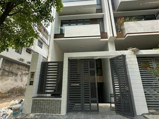 Nhà mới nguyên căn 5x20m, 1 hầm 4 lầu, thiết kế dạng văn phòng đẹp, máy lạnh, cho thuê 30tr/tháng