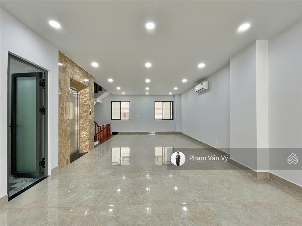 Văn phòng vạn phúc 7x15m, thang máy, máy lạnh, xe free, vị trí đẹp, giá 11tr/tháng