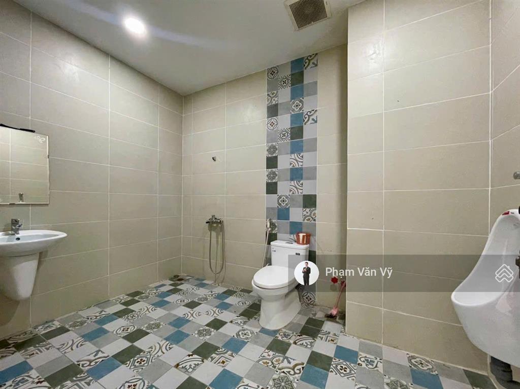 Văn phòng vạn phúc 7x15m, thang máy, máy lạnh, xe free, vị trí đẹp, giá 11tr/tháng